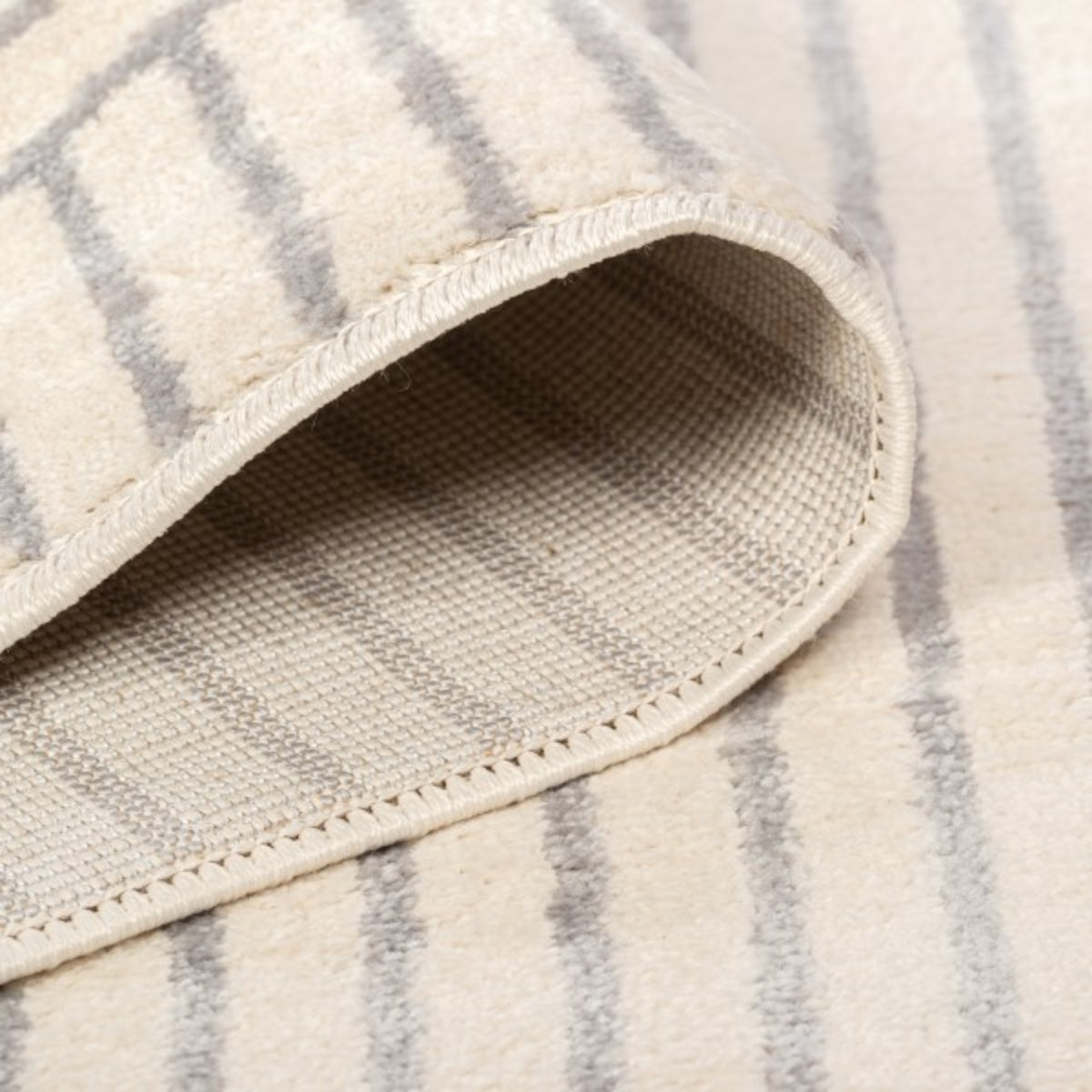 Urbane Polyester Powerloomed Rug.