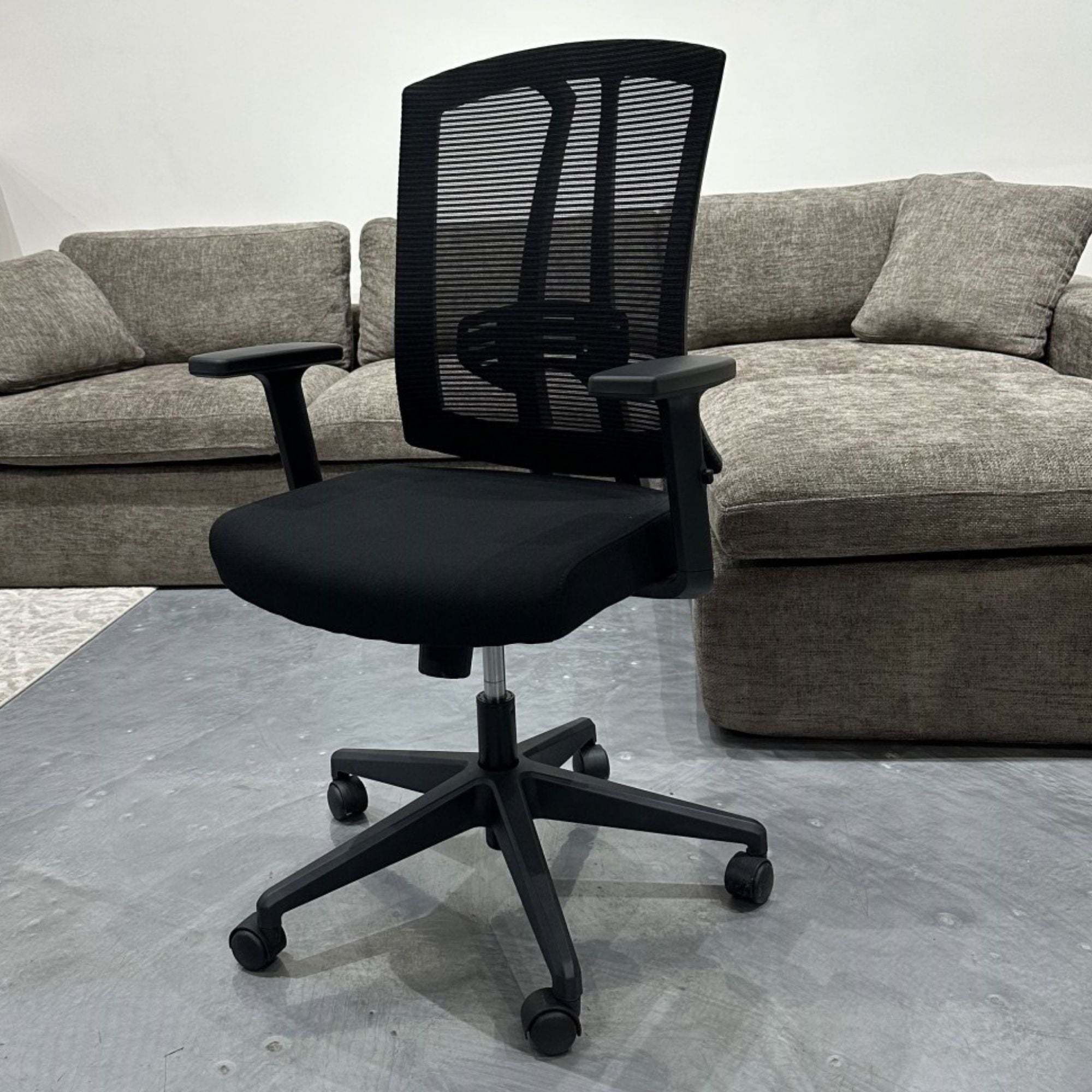Office Chair in Black 7400 | CastleUp Experience Centre Online Furniture