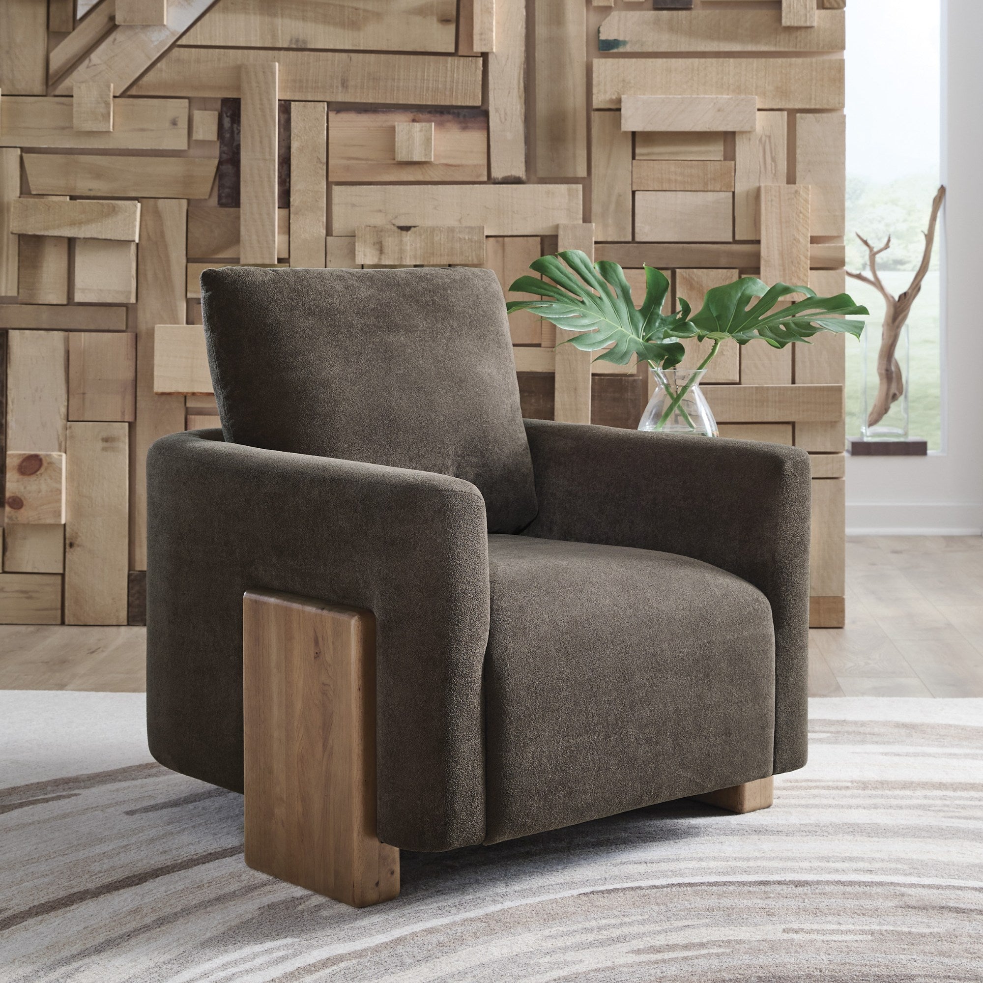 Dairlett Accent Chair