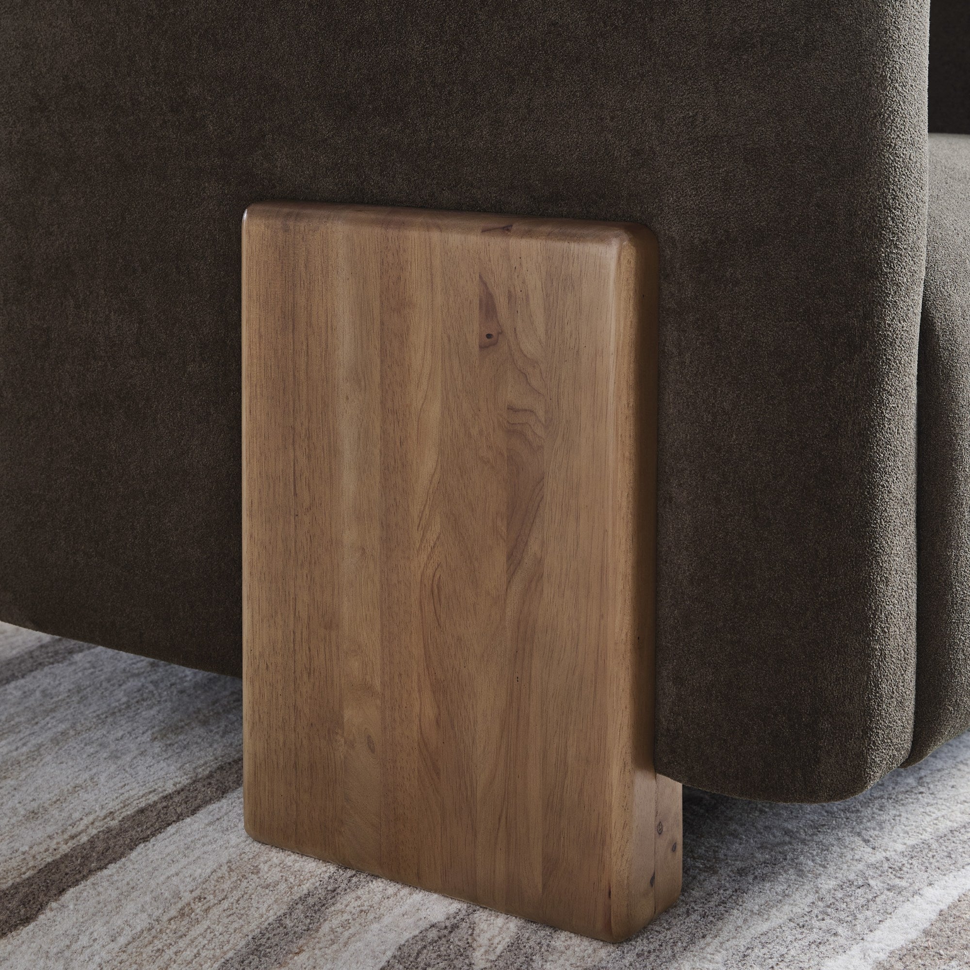 Dairlett Accent Chair