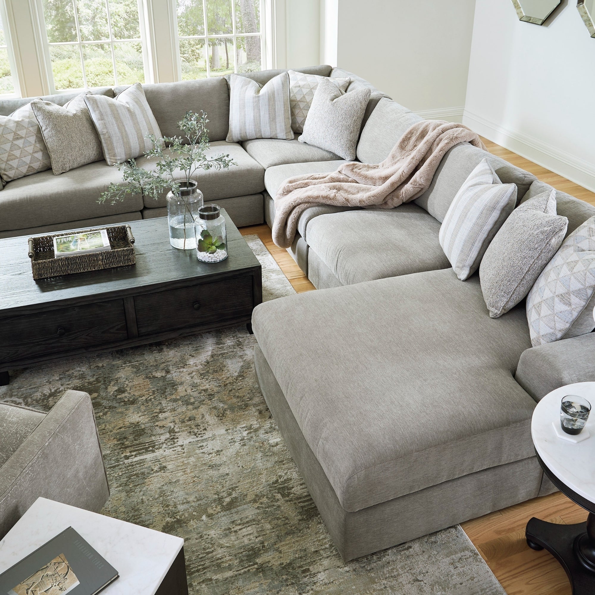 Avaliyah 6-Piece Sectional with Chaise