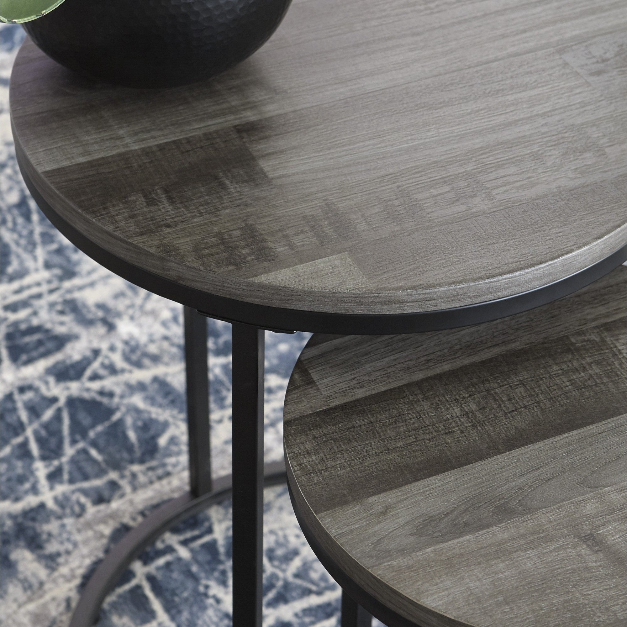 Briarsboro Accent Table Set Black/Grey