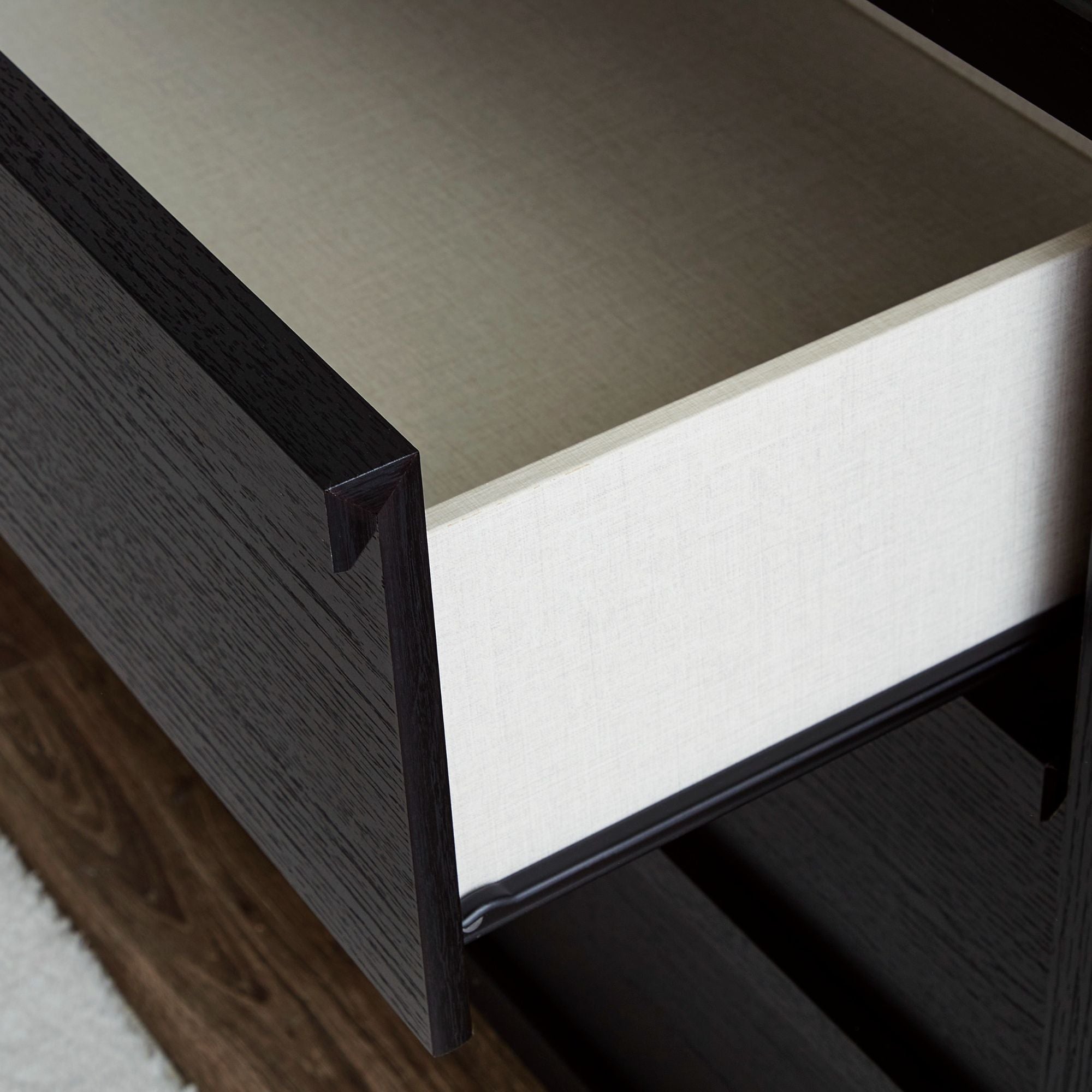 Ashley Danziar Table de chevet B1013