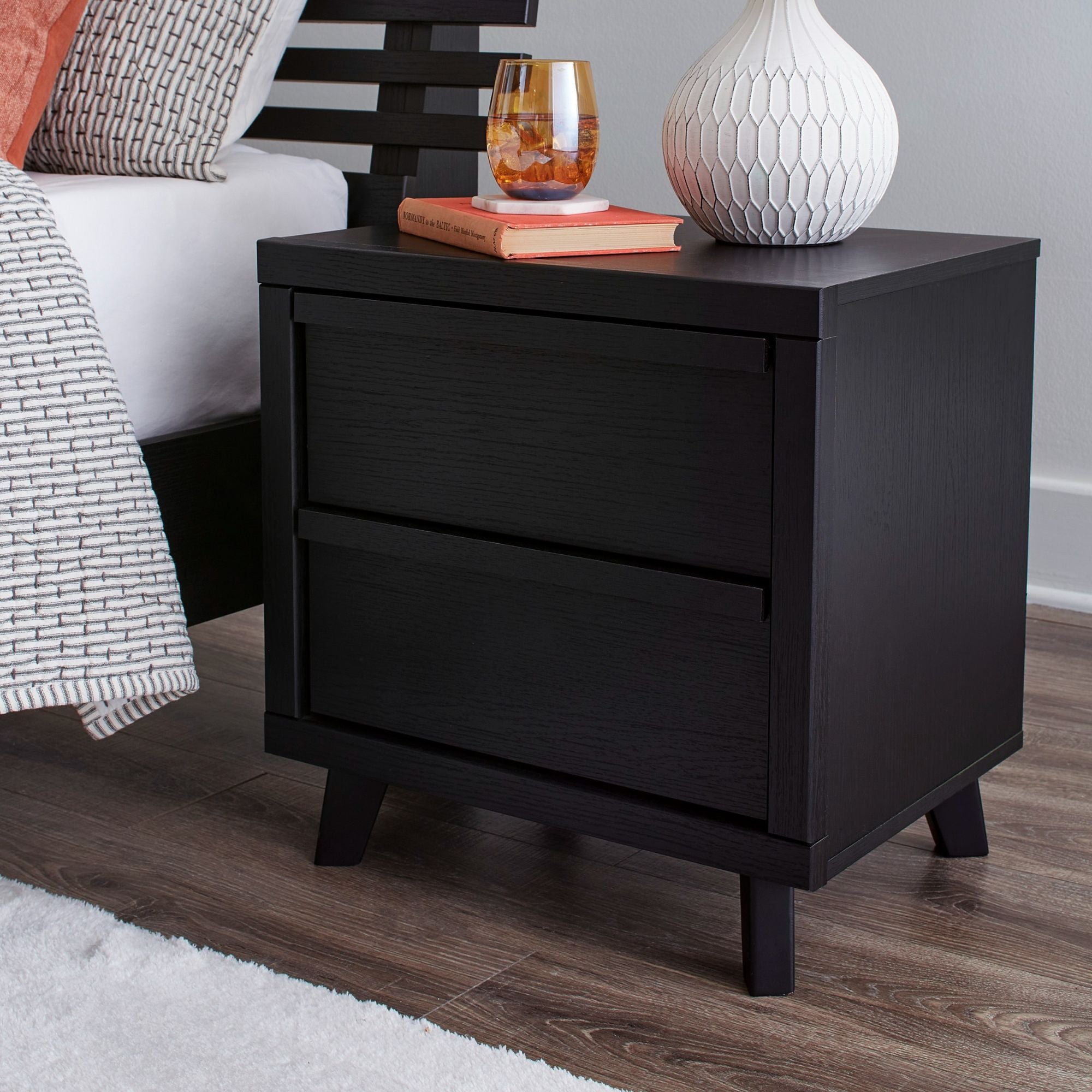 Ashley Danziar Table de chevet B1013