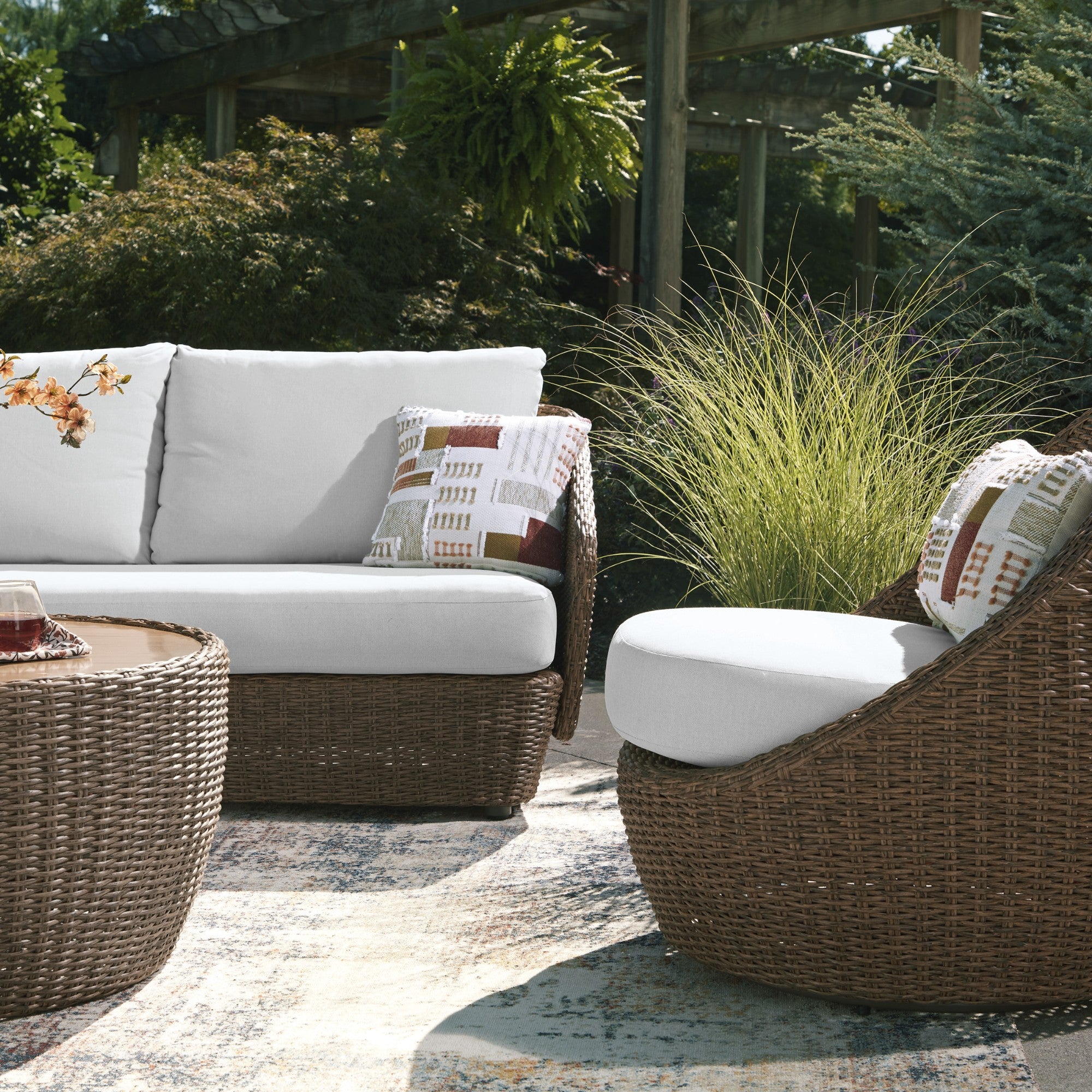 Double Point Love/Swivel Chairs Set with Table
