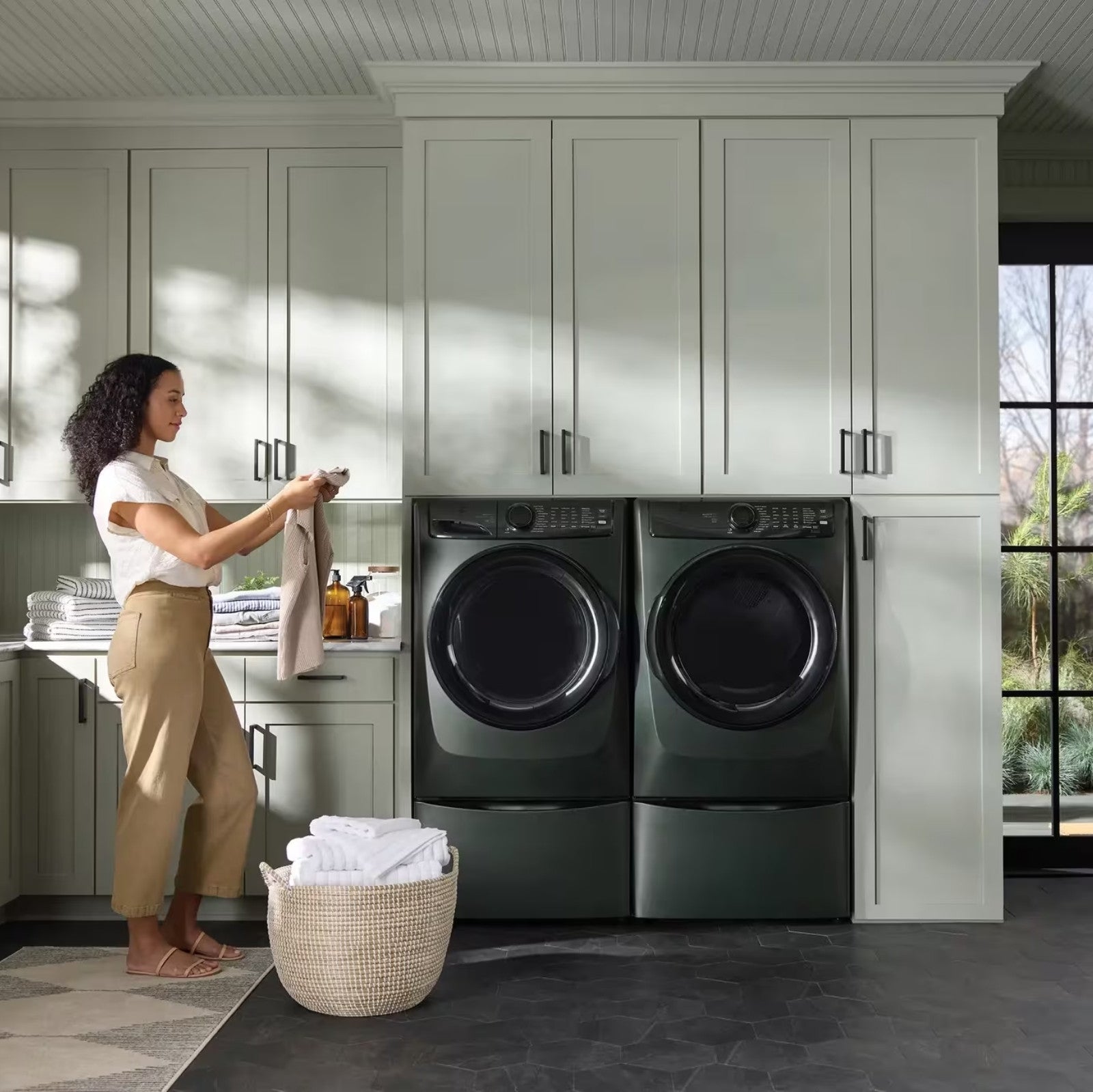 Electrolux ELFW7738AA 5.2 Cu. Ft. I.E.C. Front Load Washer Alpine