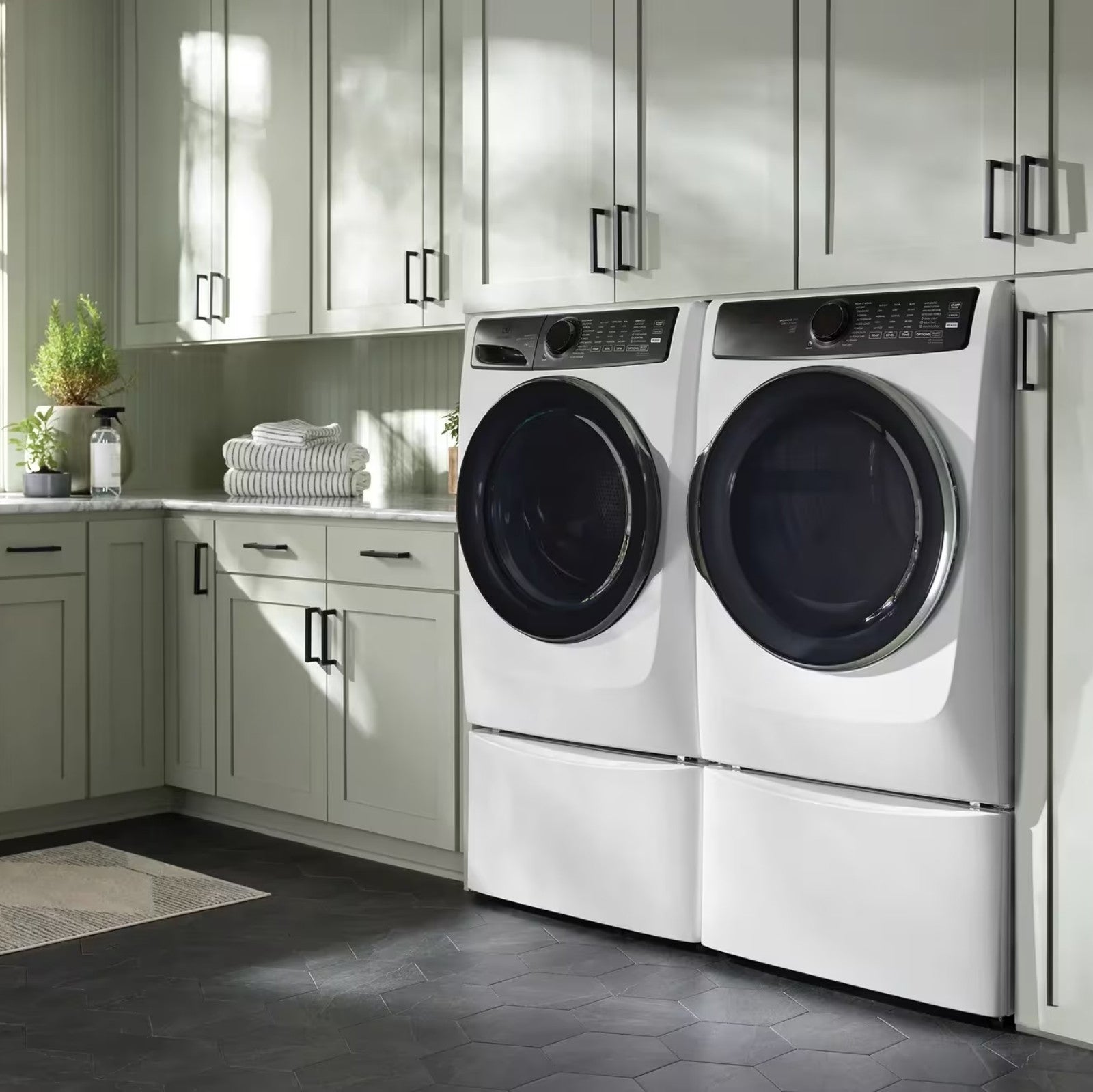 Electrolux ELFW7738MW 5.2 Cu. Ft. I.E.C. Front Load Washer Matt White