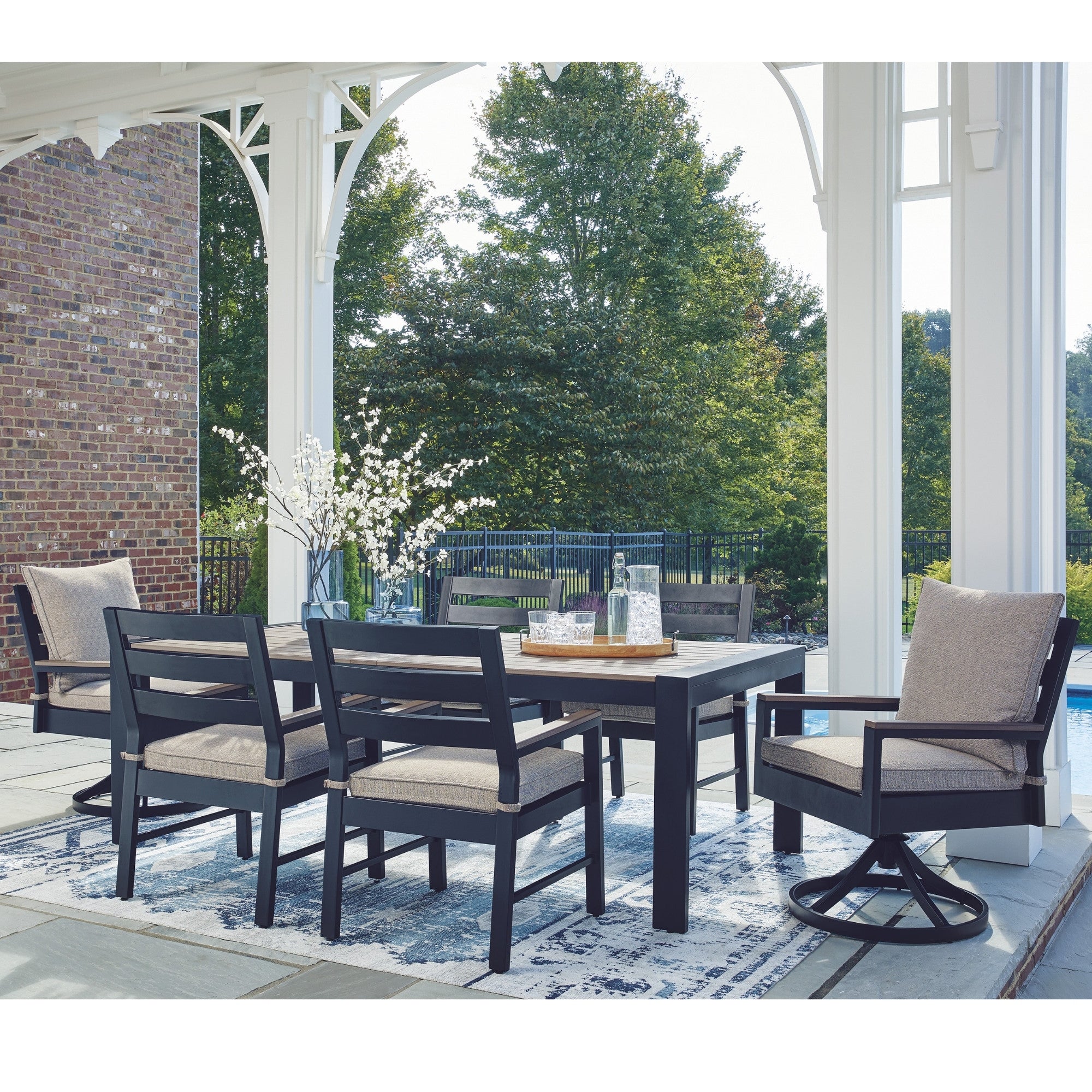 East Beach Swivel Chair w/Cushion (Set of 2)