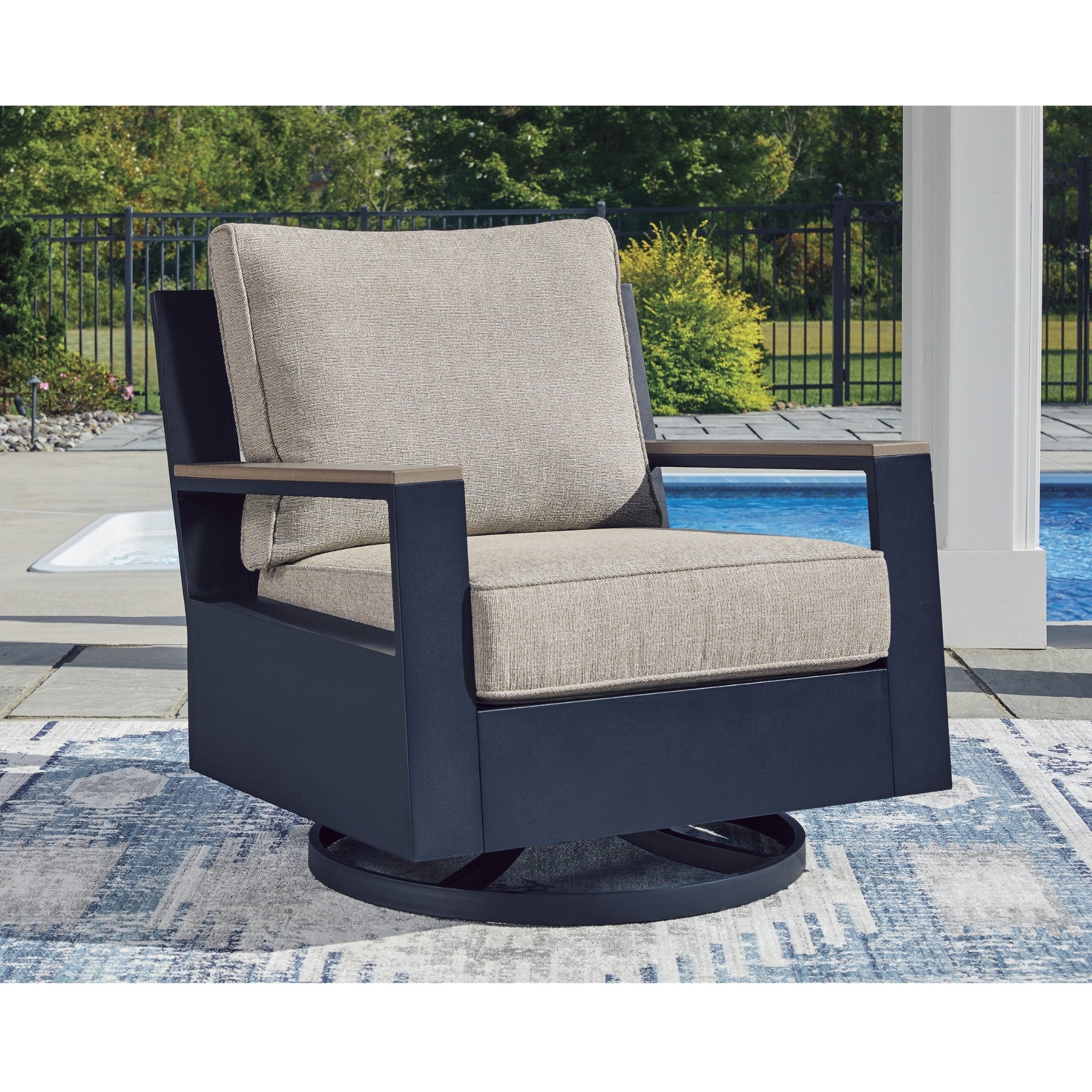 East Beach Swivel Glider Chair w/Cushion