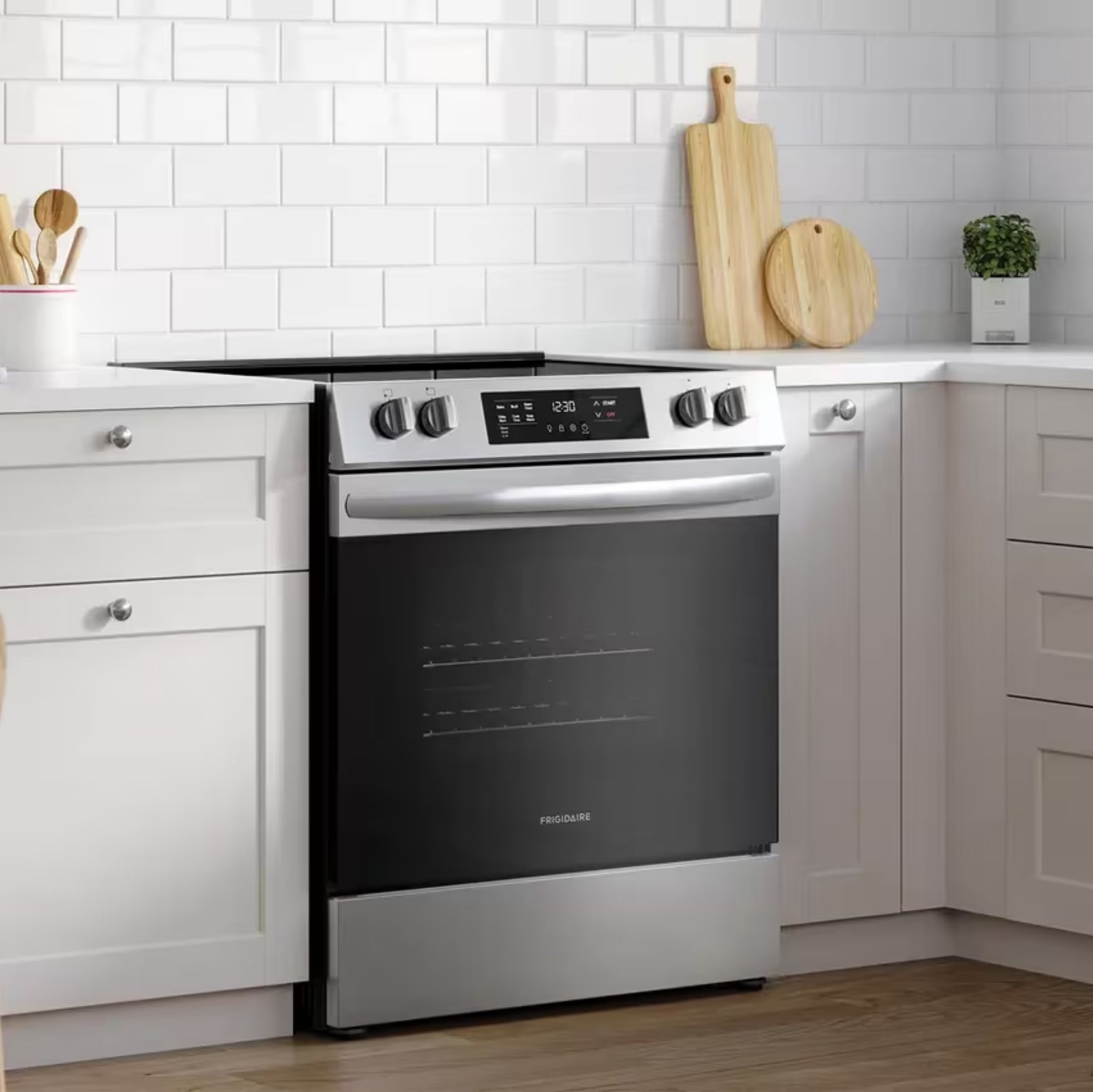 Frigidaire FCFE306CAS 30-Inch Front-Control Electric Range Stainless Steel