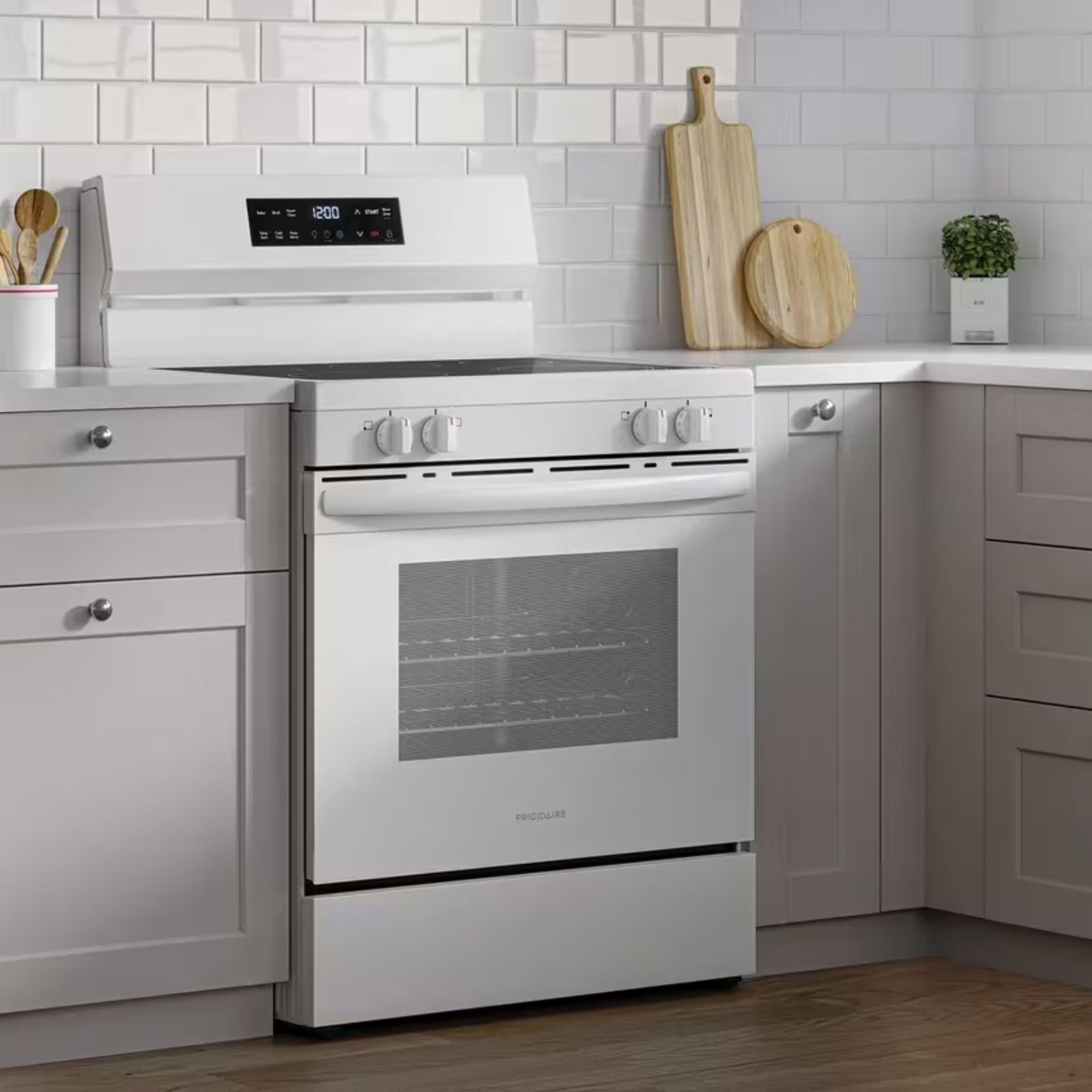 Frigidaire FCRE306CAW 30-Inch Electric Range  White