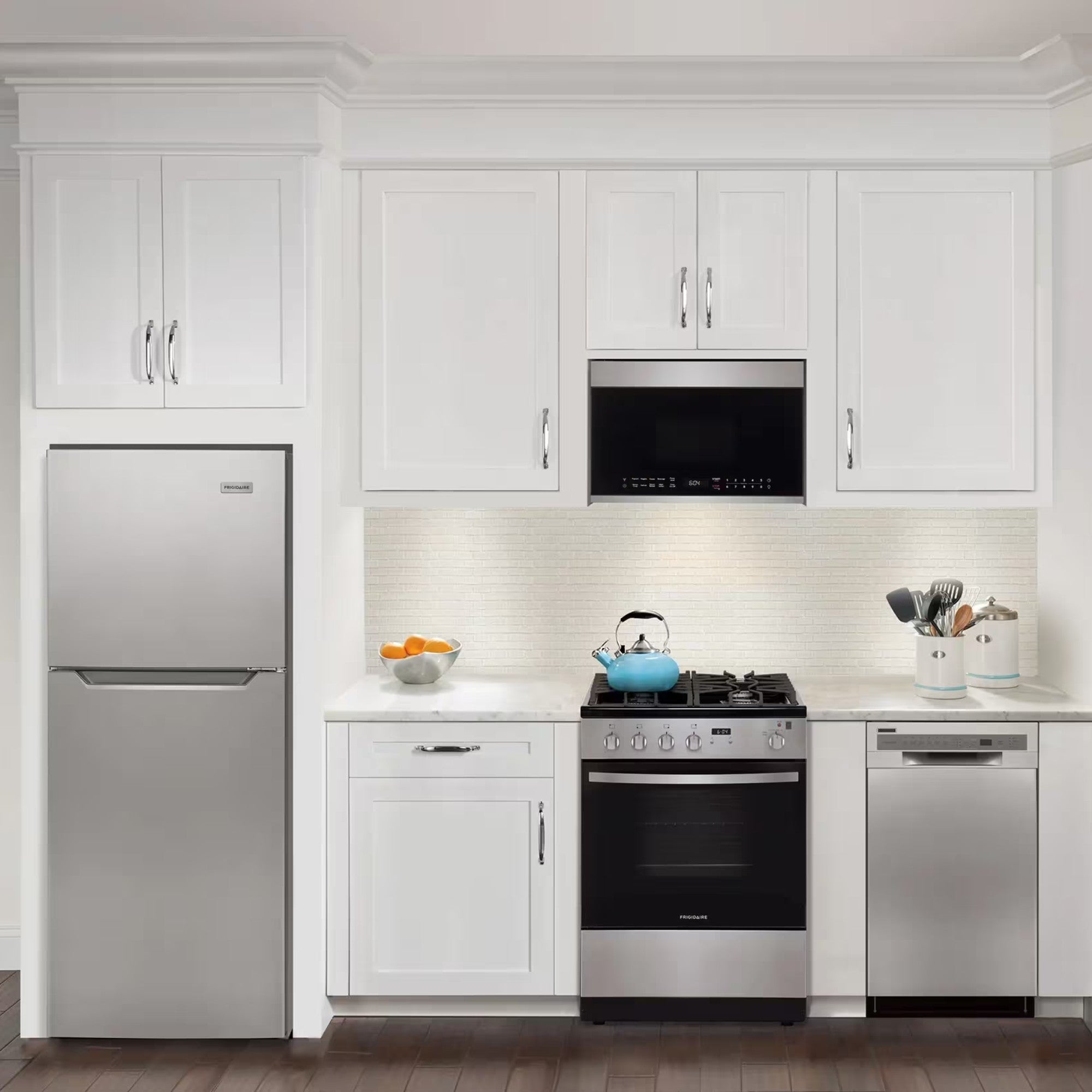 Frigidaire FFET1222UV 12 Cu. Ft. Top Freezer Apartment-Size Refrigerator