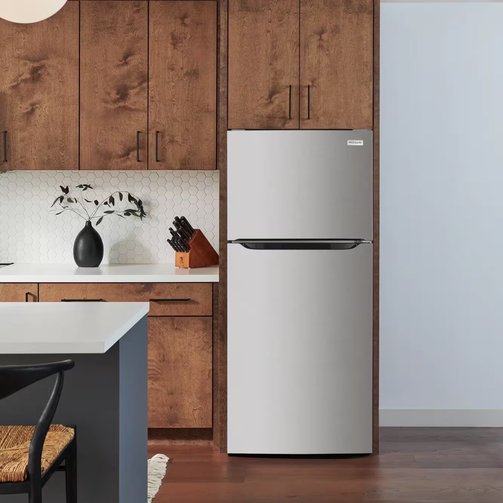 Frigidaire FRTE1835AV 30" 18 Cu. Ft. Top Freezer Refrigerator Stainless Steel