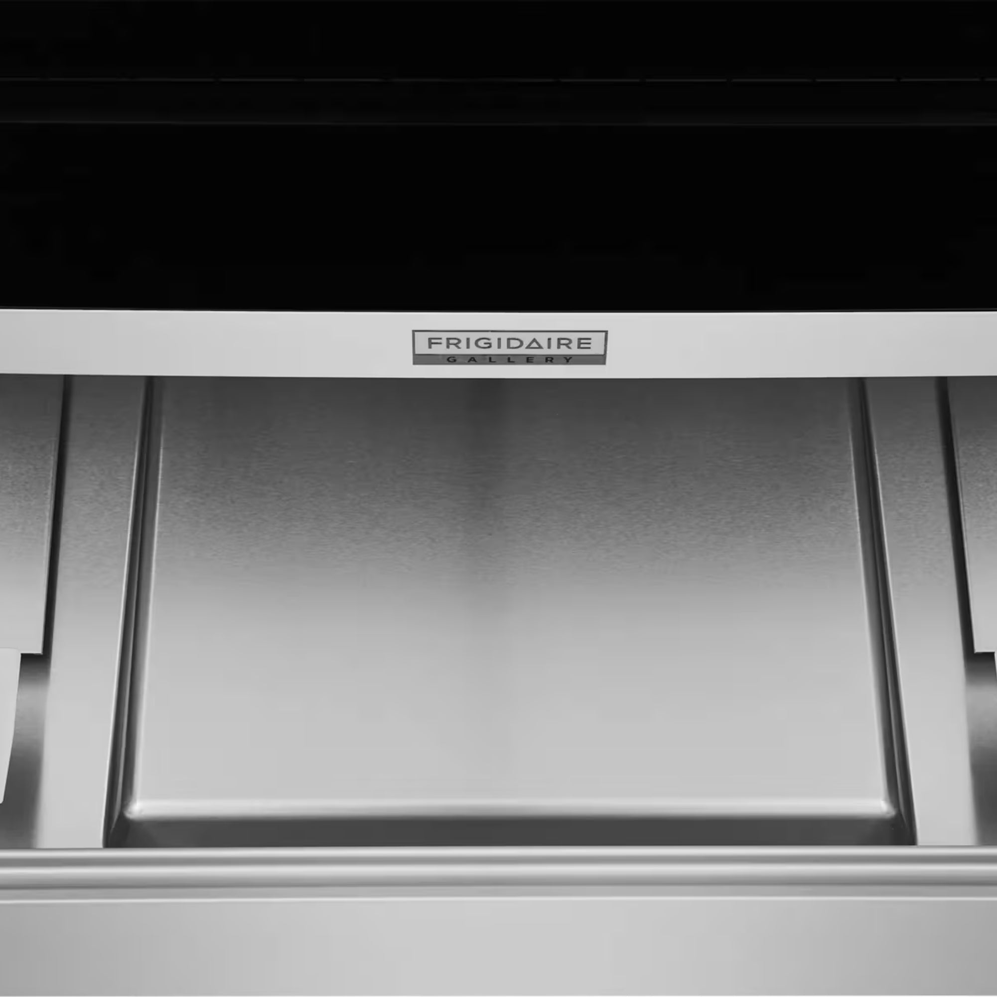 Frigidaire Gallery GCFE307CBF 30-Inch Electric Range with Stone-Baked Pizza Stainless Steel