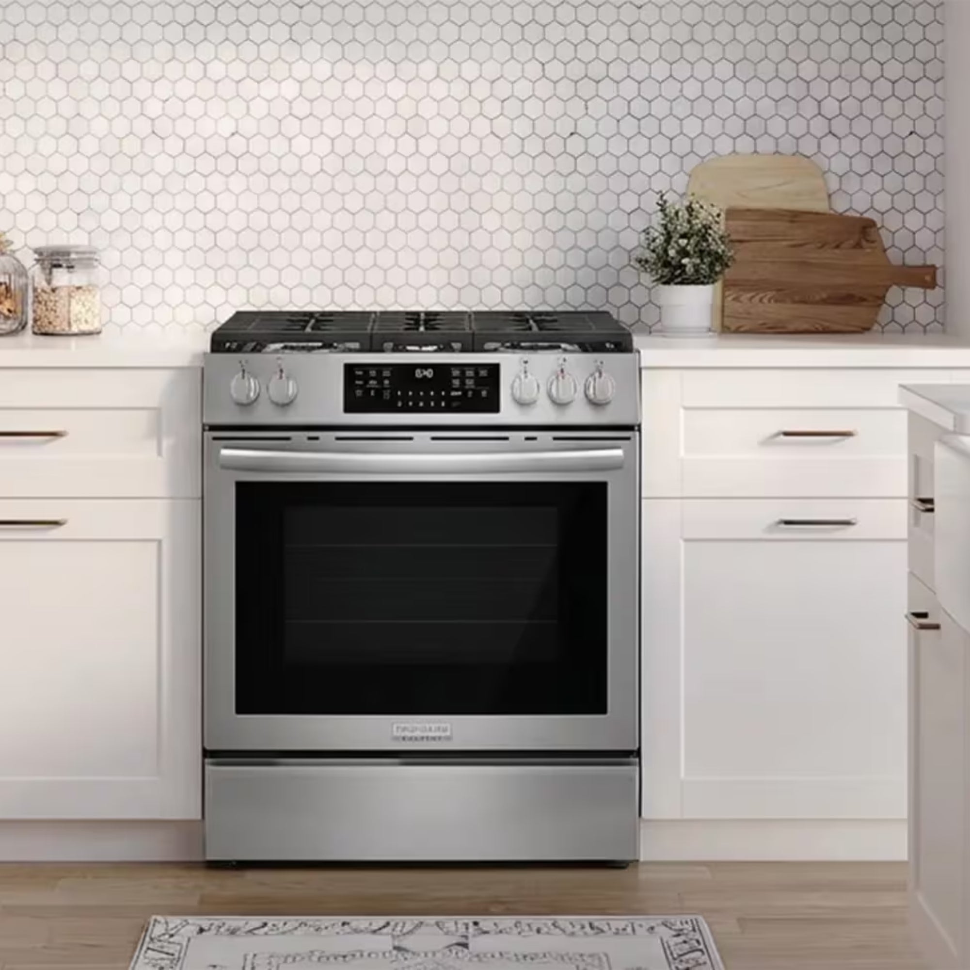 Frigidaire Gallery GCFG3059BF 30-Inch Front-Control Gas RangeStainless Steel