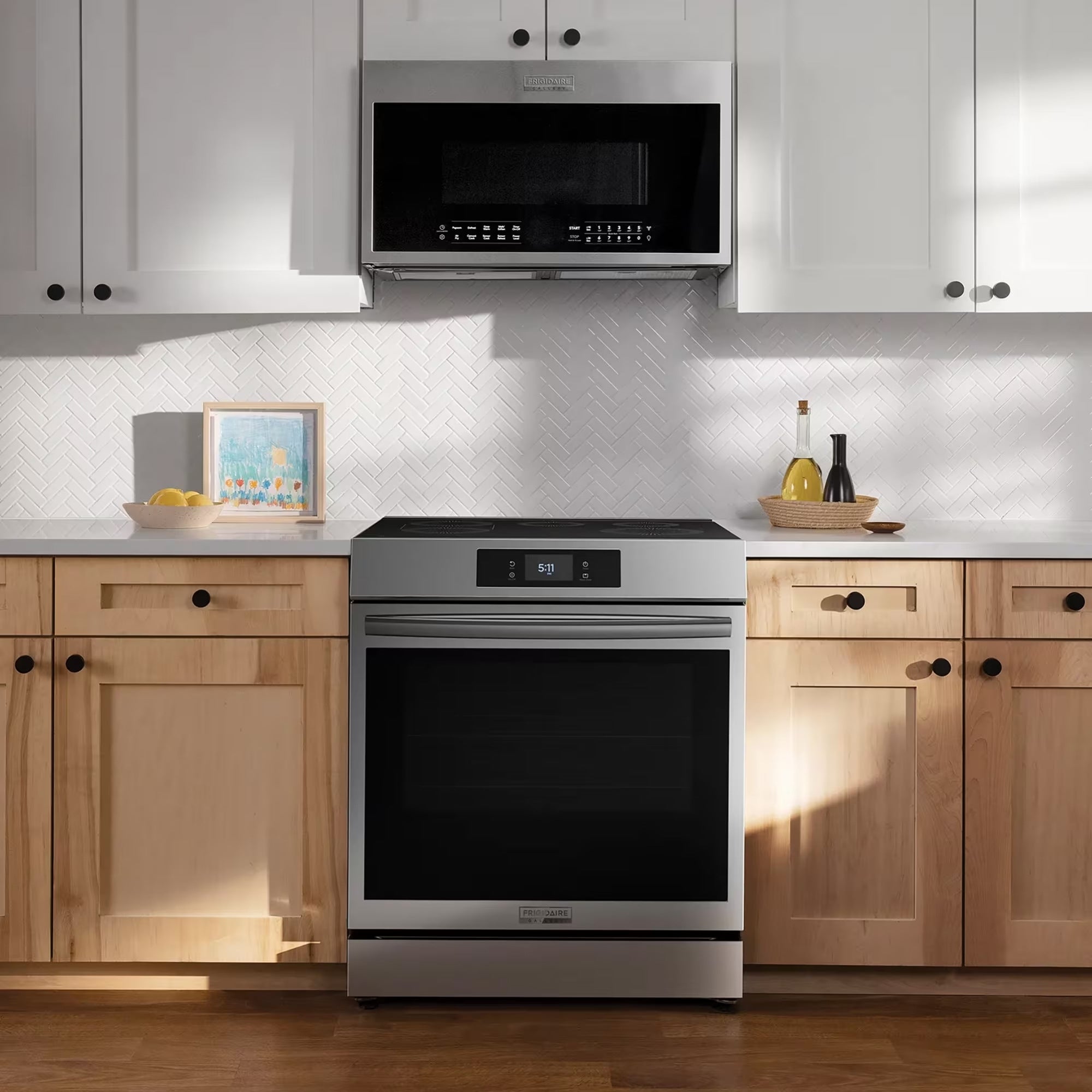 Frigidaire Gallery GCFI307CBF 30" Front Control Induction Range with Stone-Baked Pizza