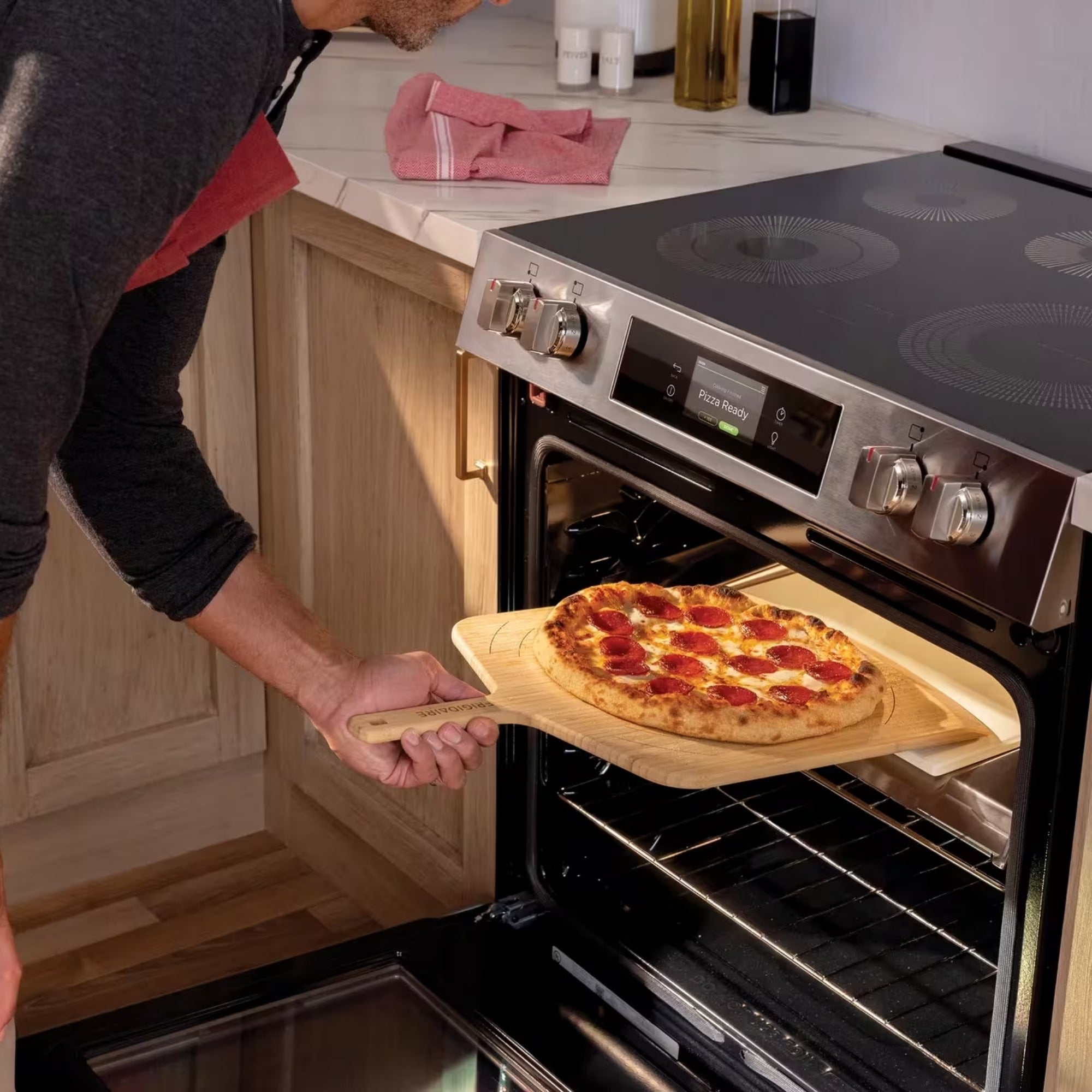 Frigidaire Gallery GCFI307CBF 30" Front Control Induction Range with Stone-Baked Pizza