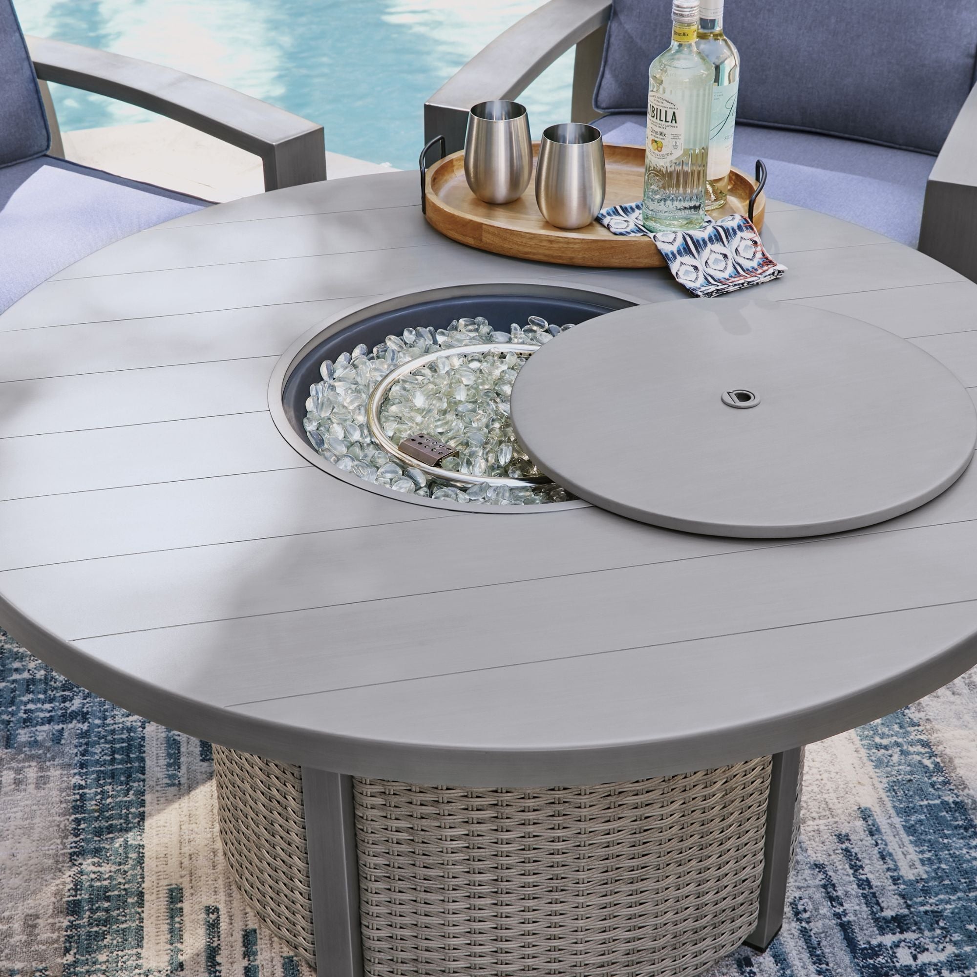 Outdoor Gas Fire Pit Table – Gray Resin Wicker with 50,000 BTU Burner