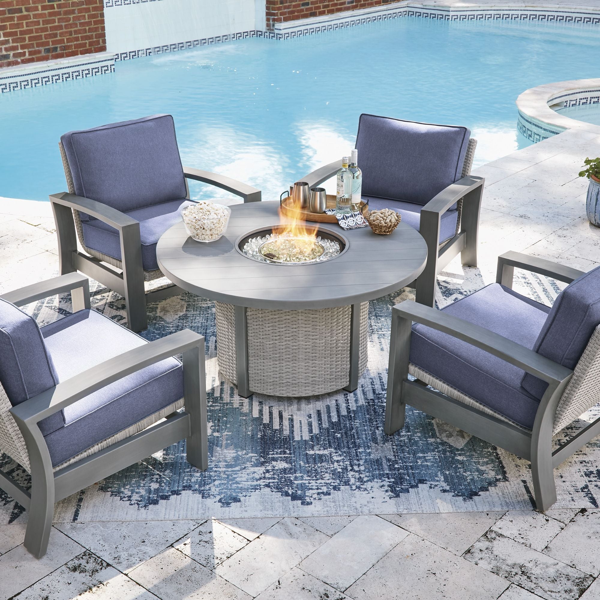 Outdoor Gas Fire Pit Table – Gray Resin Wicker with 50,000 BTU Burner