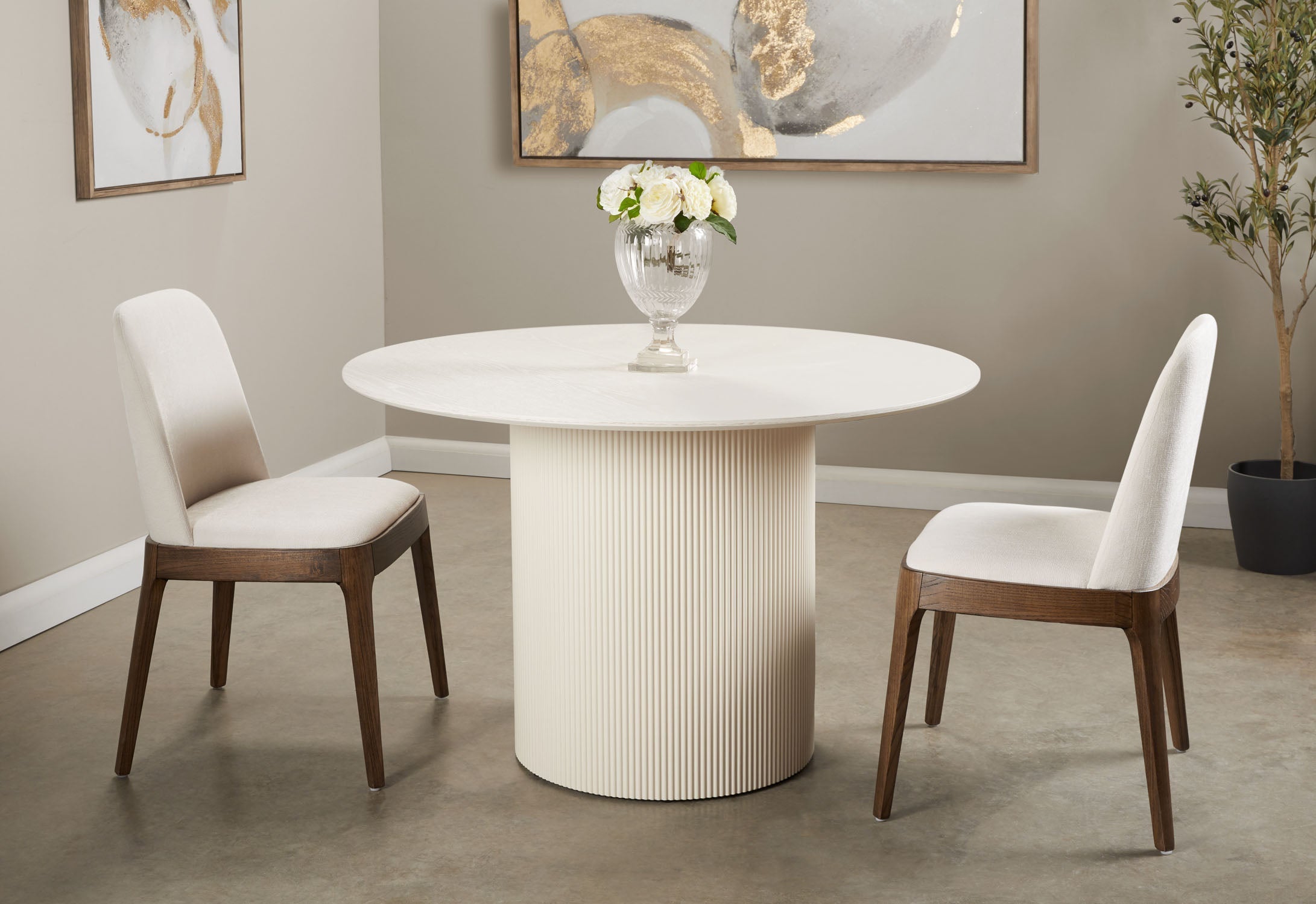 Harper Dining Table in White.