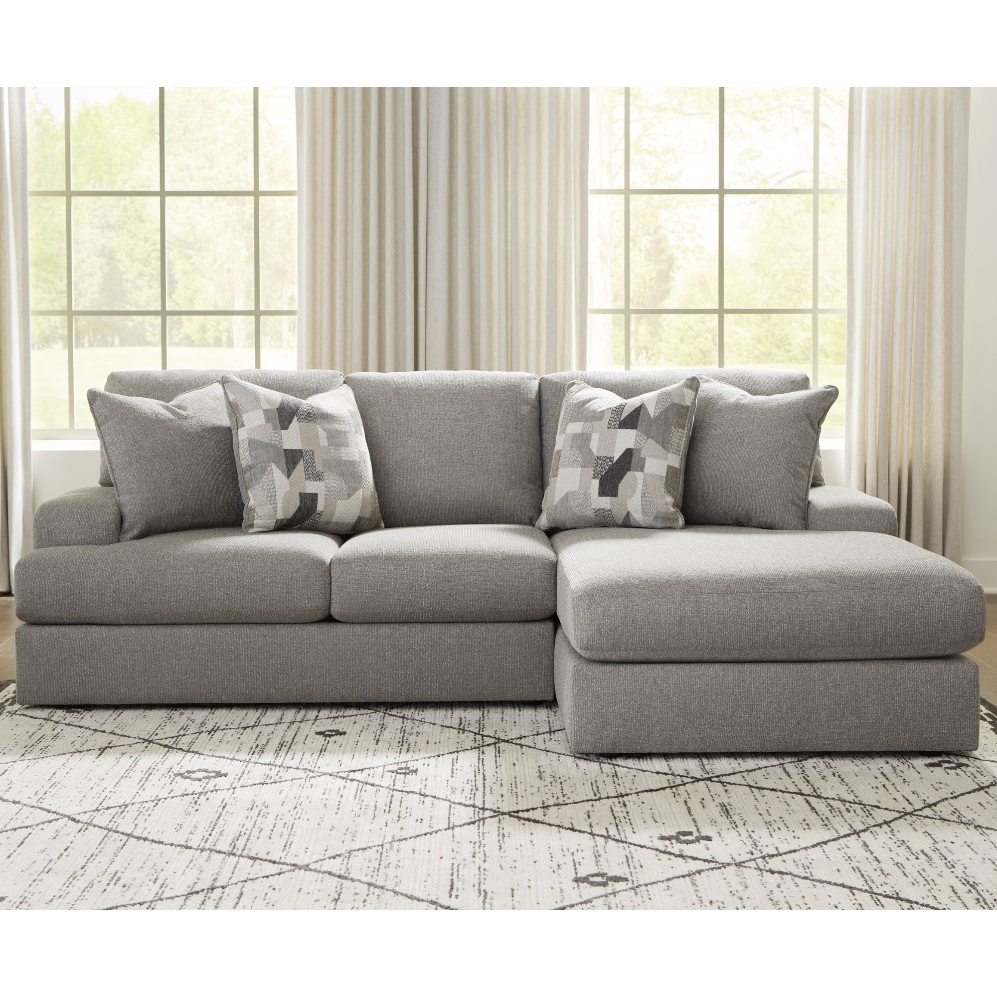 Lindon 2-Piece Sectional with Chaise in Smoke