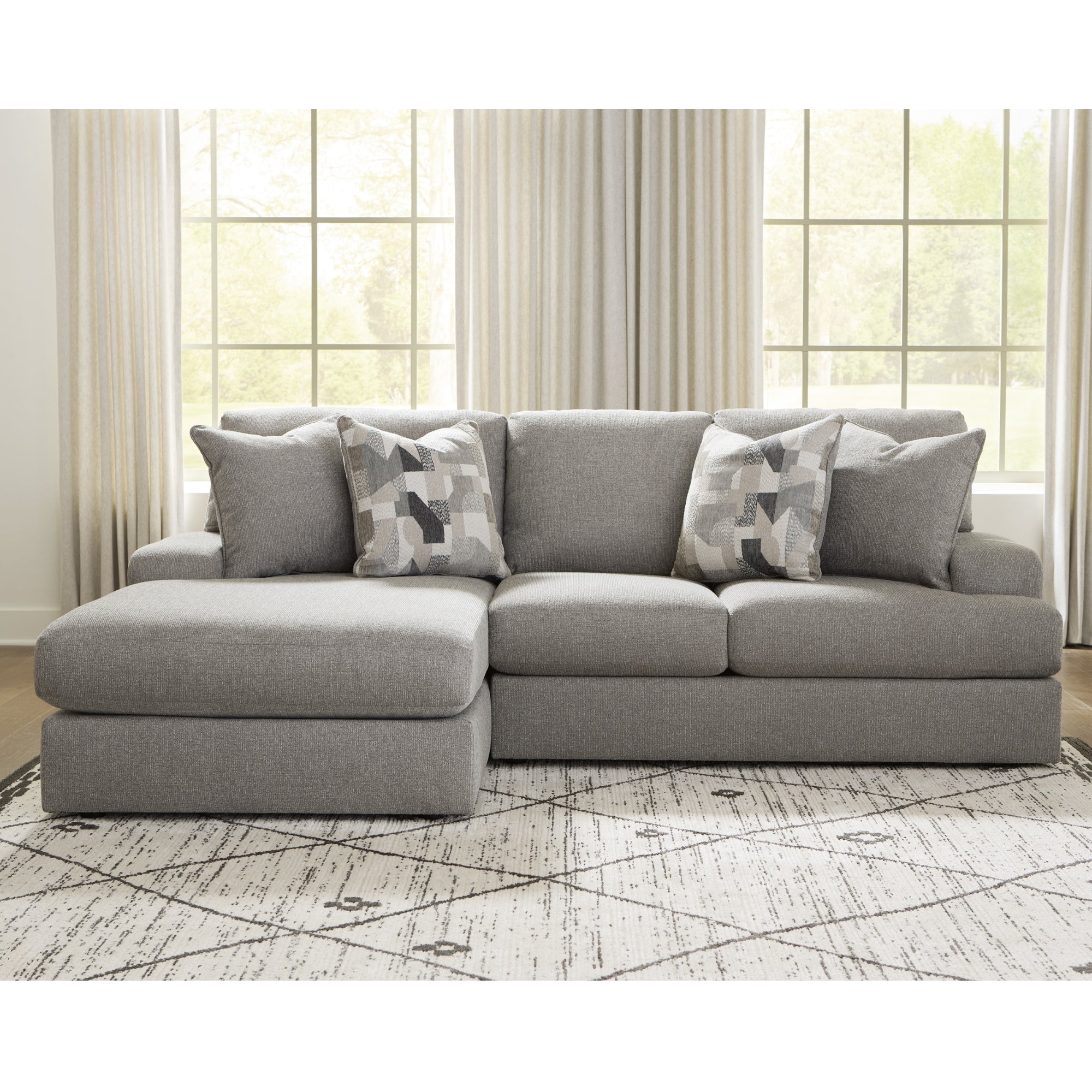 Lindon 2-Piece Sectional with Chaise in Smoke