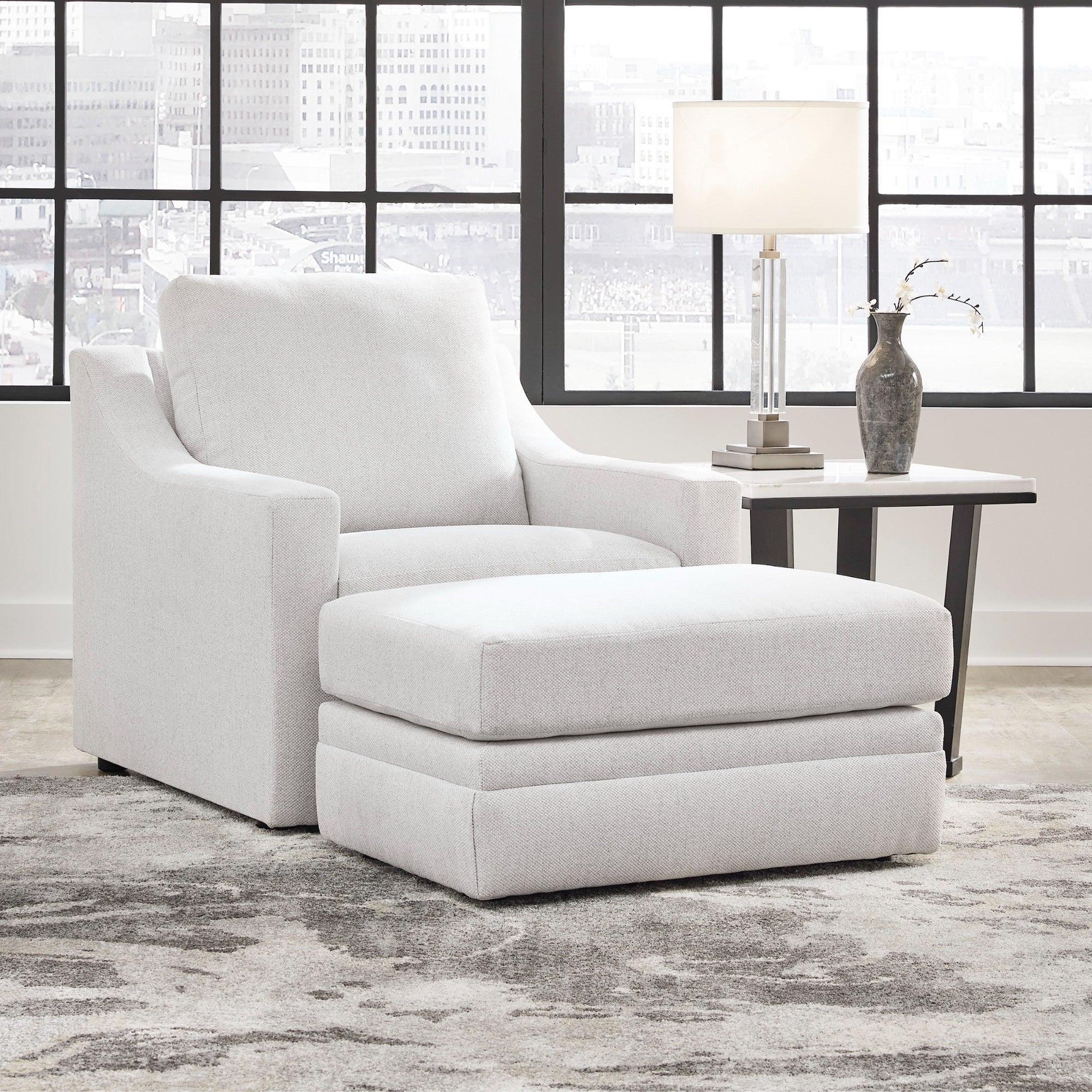 Maitelynn Chair in Chalk