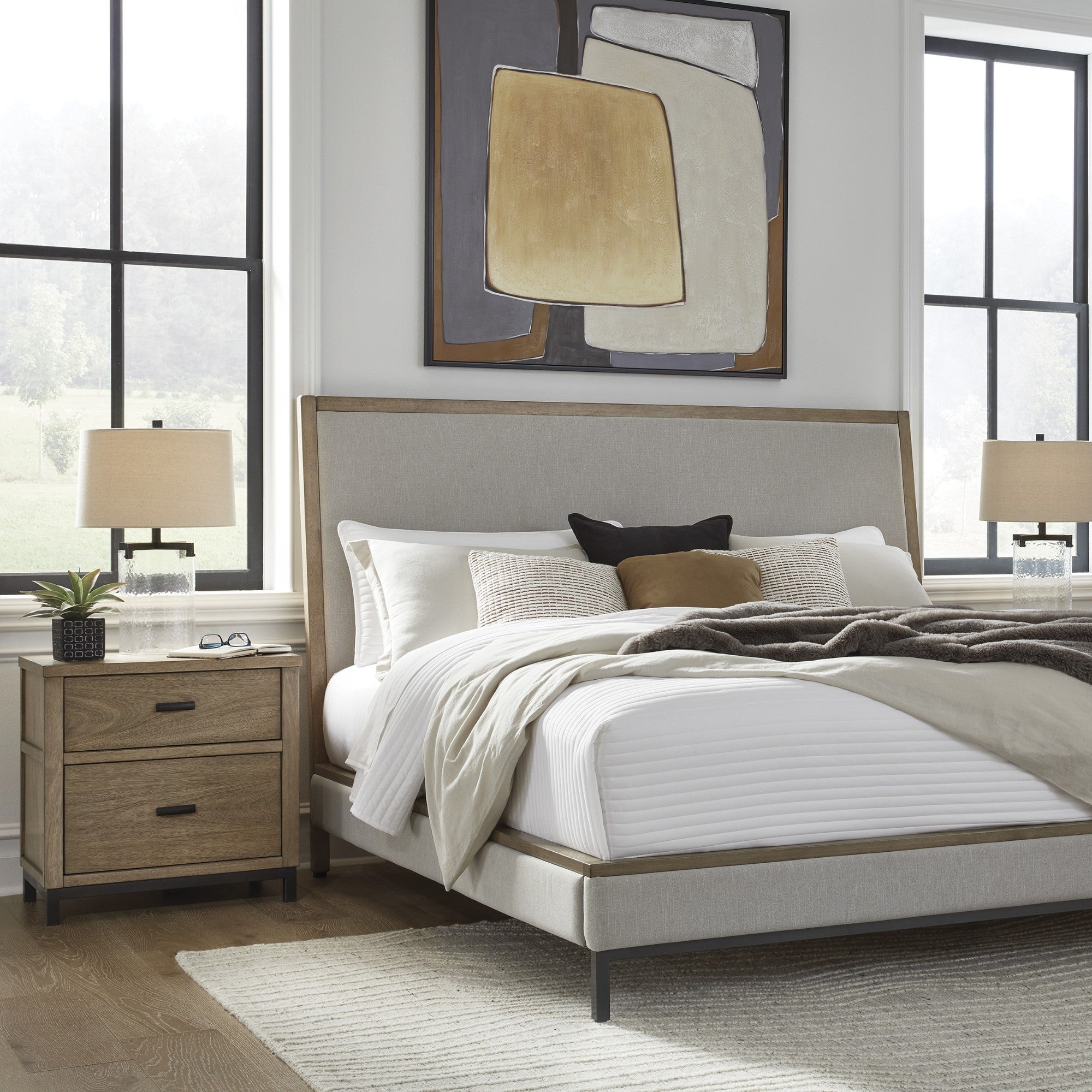 Tomtyn Collection Upholstered Bed