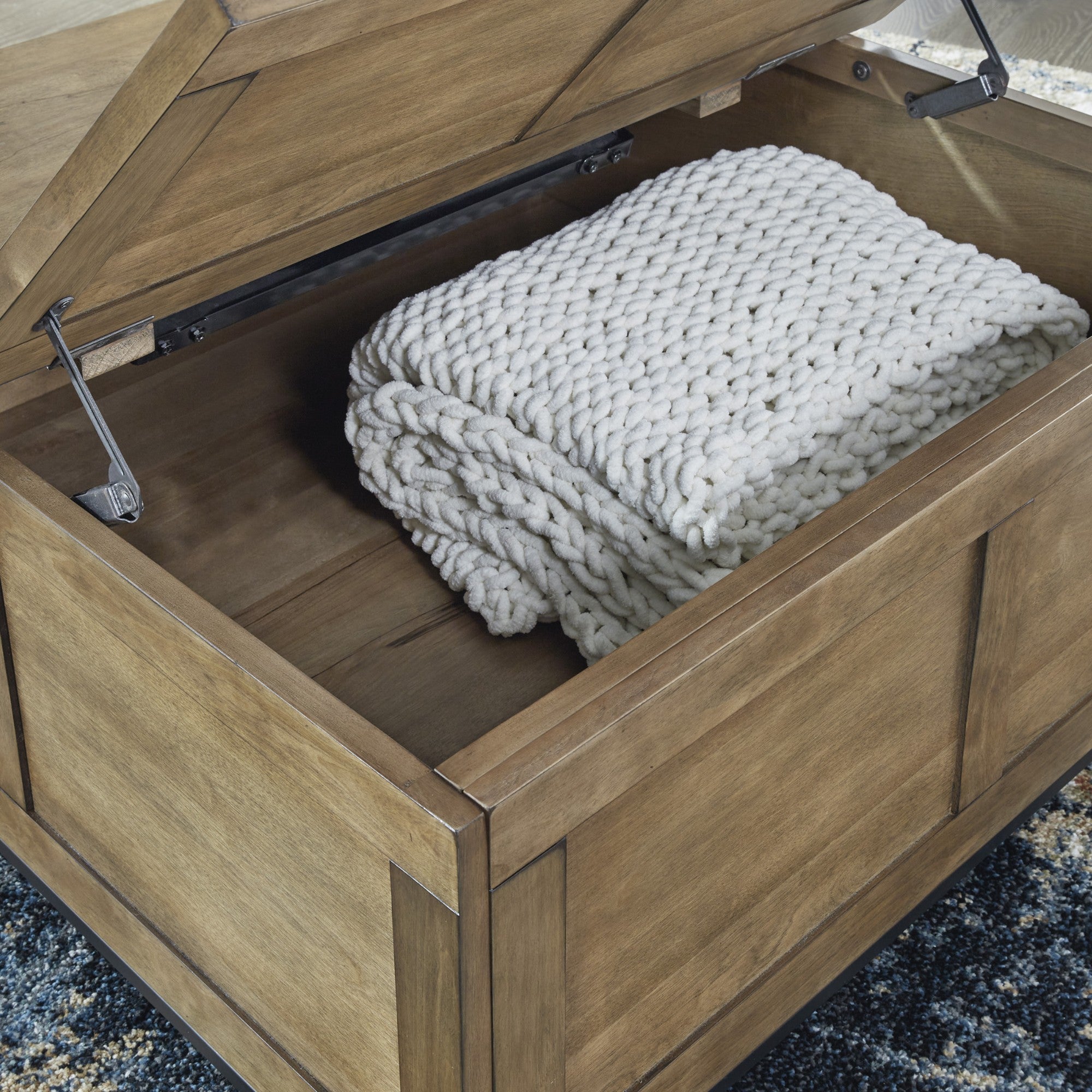 Torlanta Lift Top Coffee Table