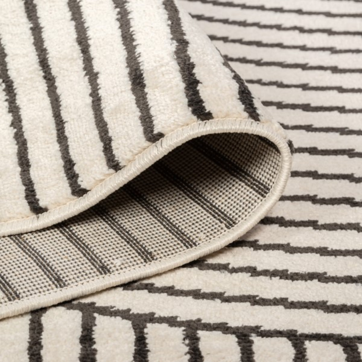 Urbane Polyester Powerloomed Rug.