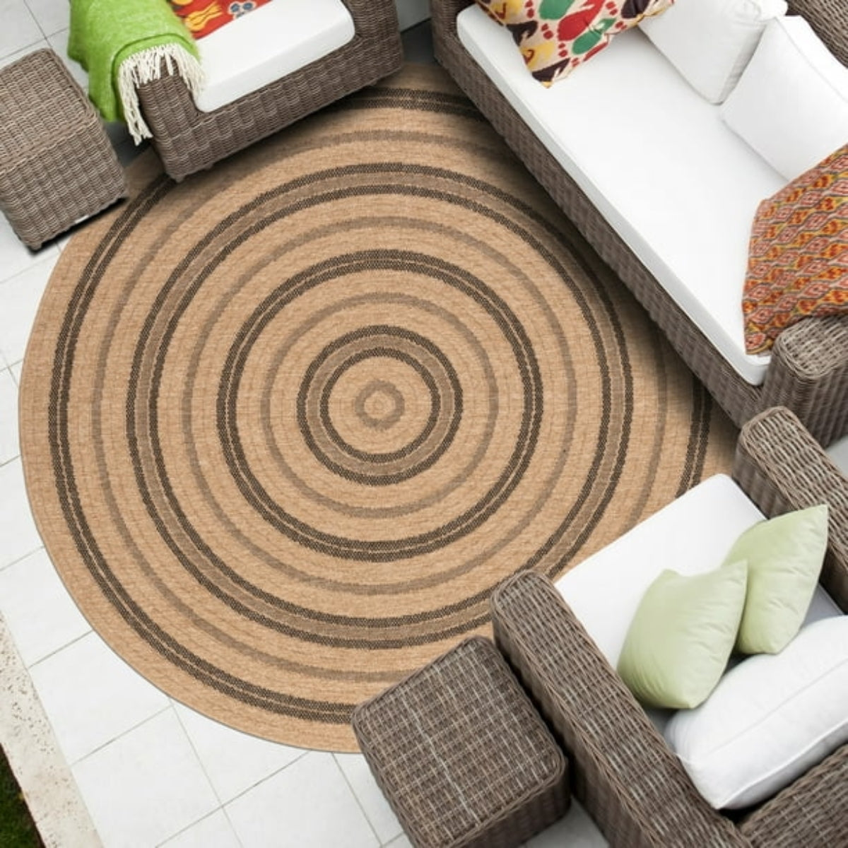 Viana Inc Avanos black round indoor outdoor rug with a circular design, suitable for versatile home and outdoor spaces.